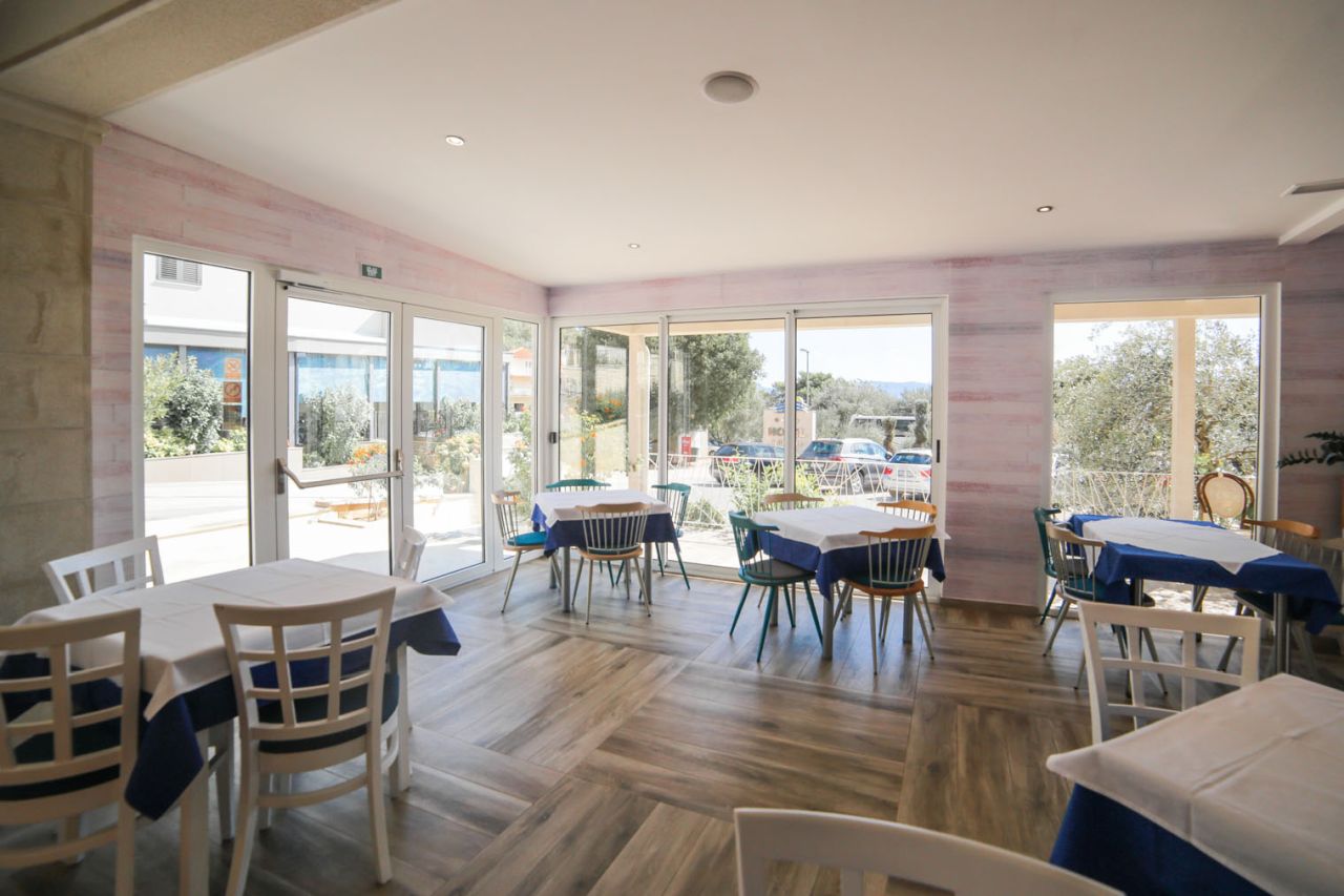 Kompleks Hotelowy Ivando (Drvenik) - wczasy