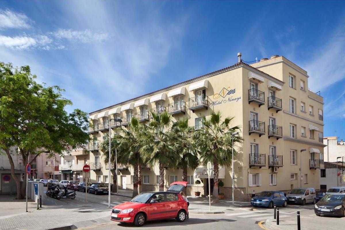NINAYS LLORET z noclegami tranzytowymi